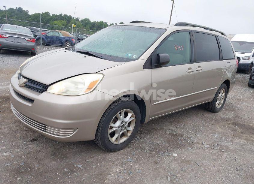 Photo 2 of 2004 Toyota Sienna LE (VIN 5TDBA23C14S003421)