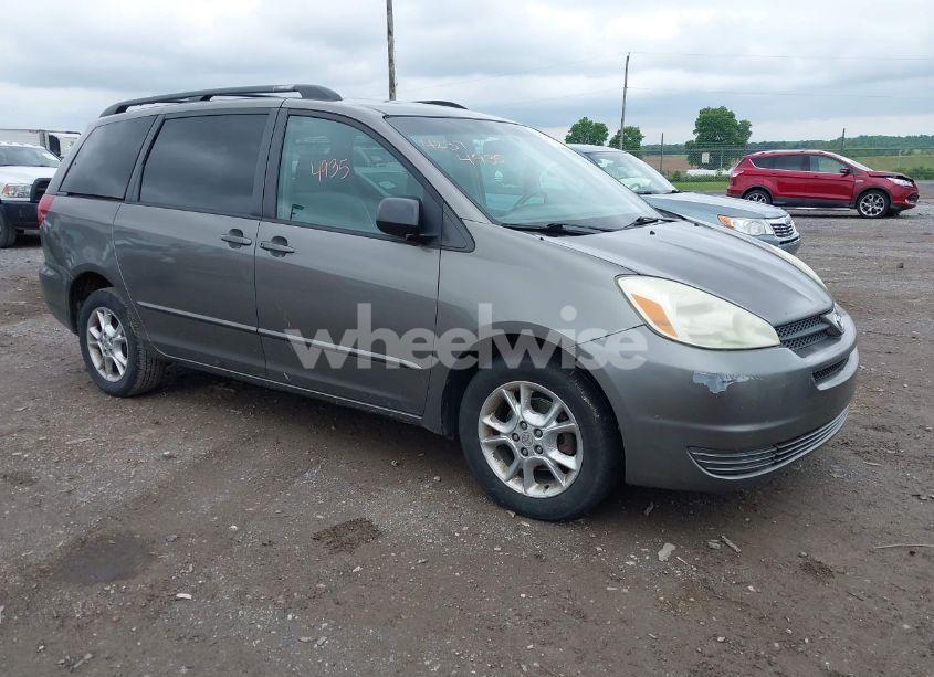 2004 Toyota Sienna LE (VIN 5TDBA23C14S015102) main photo