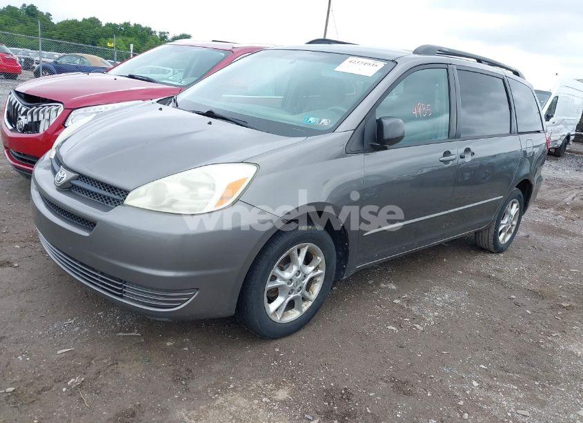 Photo 2 of 2004 Toyota Sienna LE (VIN 5TDBA23C14S015102)