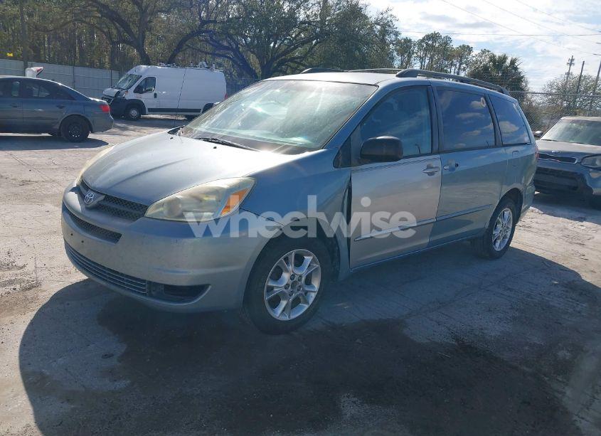 Photo 2 of 2004 Toyota Sienna LE (VIN 5TDBA23C14S027363)