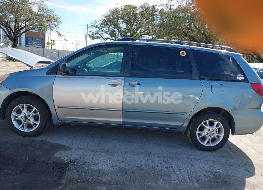 Photo 6 of 2004 Toyota Sienna LE (VIN 5TDBA23C14S027363)