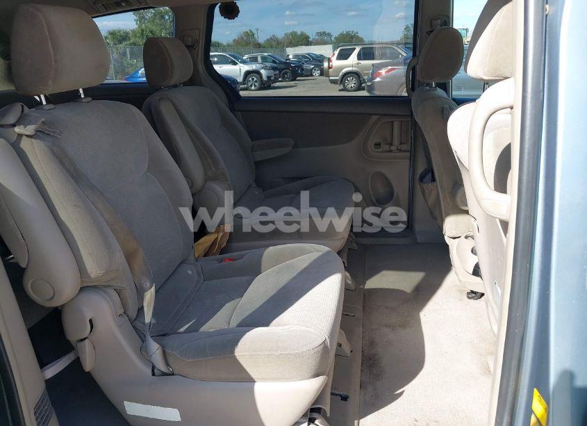 Photo 8 of 2004 Toyota Sienna LE (VIN 5TDBA23C14S027363)