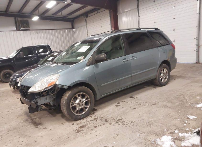 Photo 2 of 2006 Toyota Sienna LE (VIN 5TDBA23C26S071262)