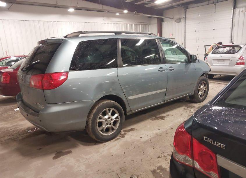 Photo 4 of 2006 Toyota Sienna LE (VIN 5TDBA23C26S071262)