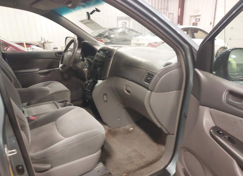 Photo 5 of 2006 Toyota Sienna LE (VIN 5TDBA23C26S071262)