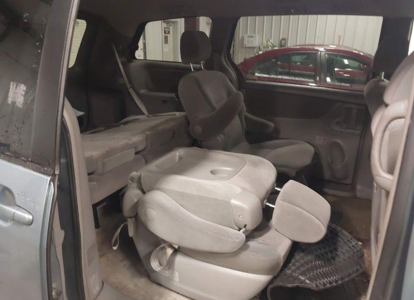 Photo 8 of 2006 Toyota Sienna LE (VIN 5TDBA23C26S071262)