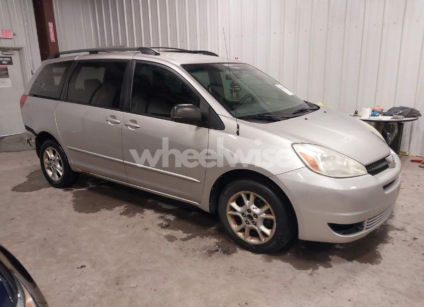2004 Toyota Sienna LE (VIN 5TDBA23C34S007356) main photo