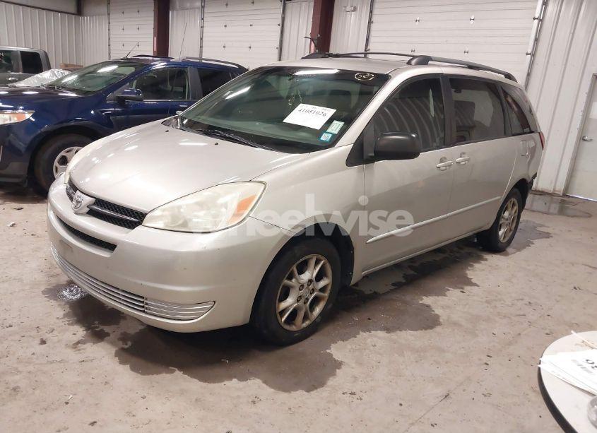Photo 2 of 2004 Toyota Sienna LE (VIN 5TDBA23C34S007356)