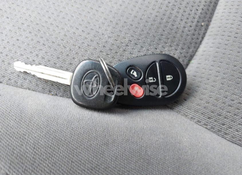 Photo 11 of 2005 Toyota Sienna LE (VIN 5TDBA23C35S049513)