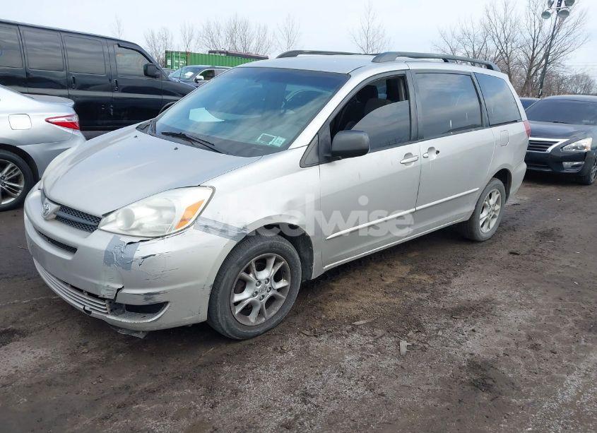 Photo 2 of 2005 Toyota Sienna LE (VIN 5TDBA23C35S049513)