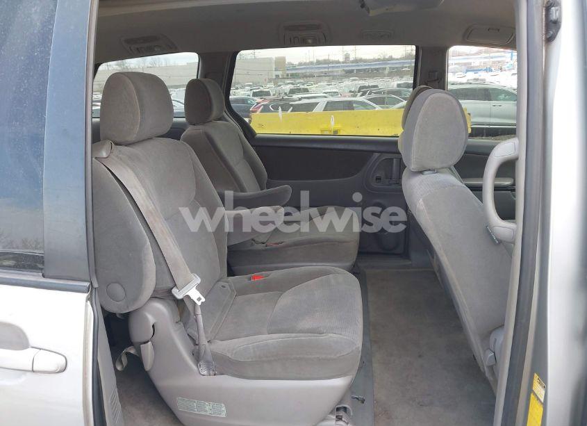 Photo 8 of 2005 Toyota Sienna LE (VIN 5TDBA23C35S049513)