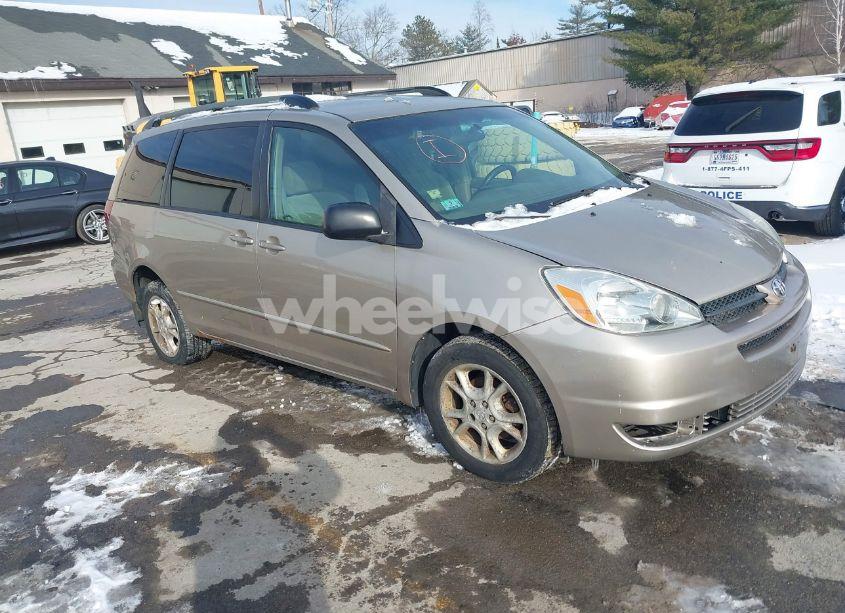 2005 Toyota Sienna LE (VIN 5TDBA23C45S051125) main photo