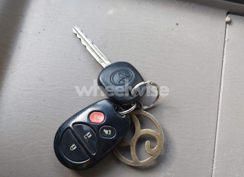 Photo 11 of 2005 Toyota Sienna LE (VIN 5TDBA23C45S051125)
