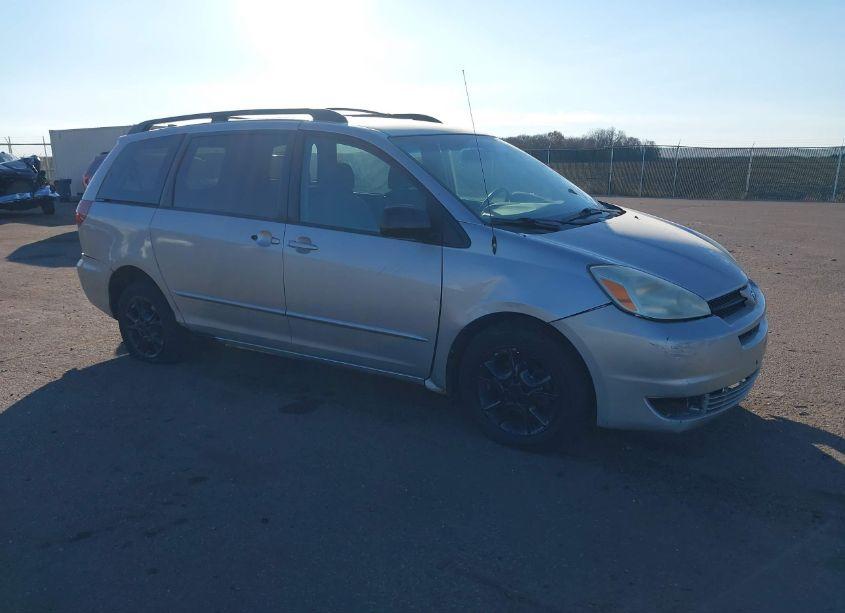 2004 Toyota Sienna LE (VIN 5TDBA23C54S006404) main photo