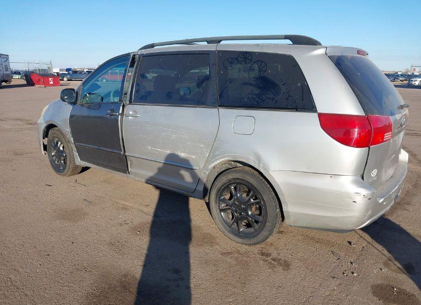 Photo 3 of 2004 Toyota Sienna LE (VIN 5TDBA23C54S006404)