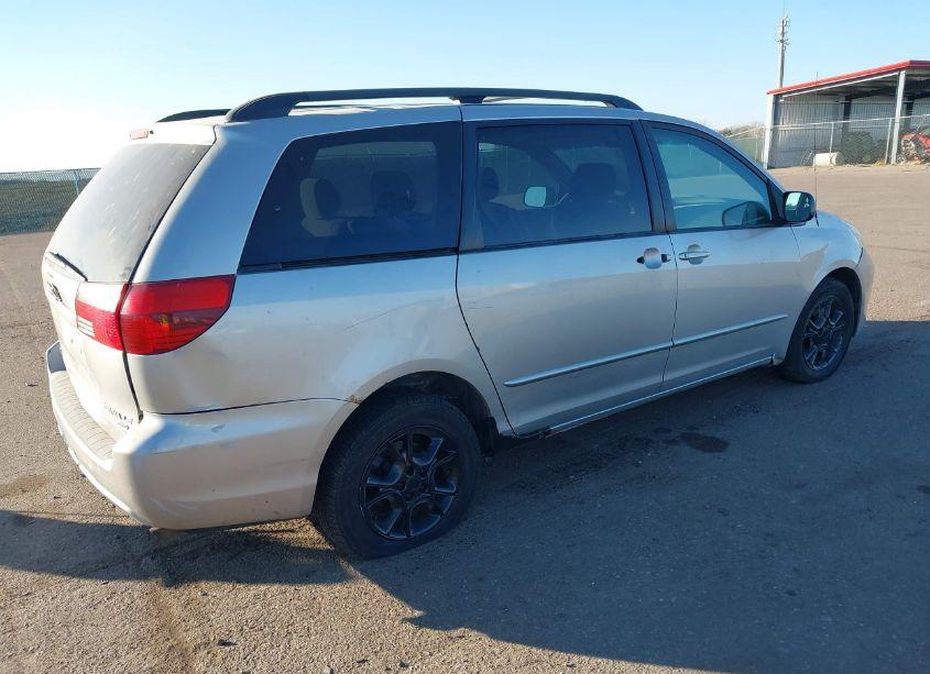 Photo 4 of 2004 Toyota Sienna LE (VIN 5TDBA23C54S006404)