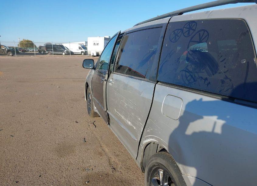 Photo 6 of 2004 Toyota Sienna LE (VIN 5TDBA23C54S006404)