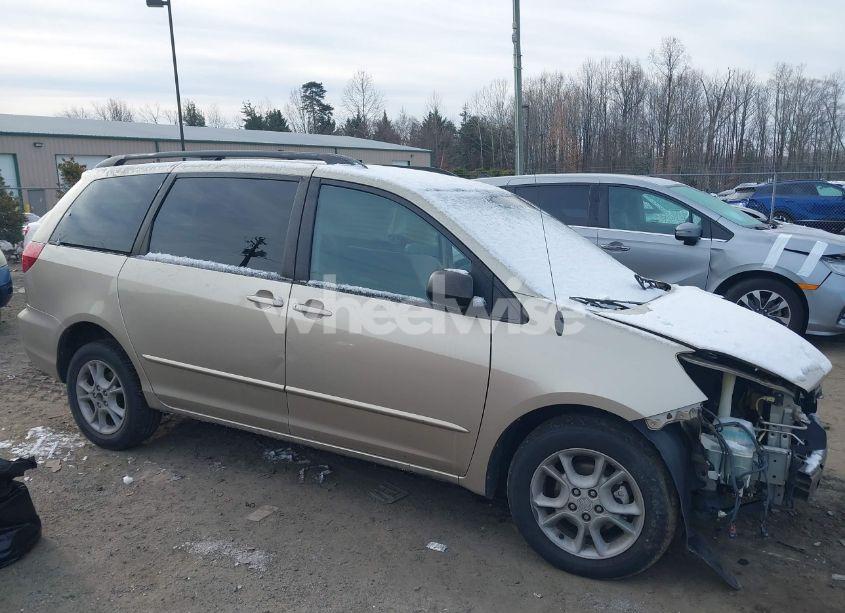2004 Toyota Sienna LE (VIN 5TDBA23C54S006564) main photo