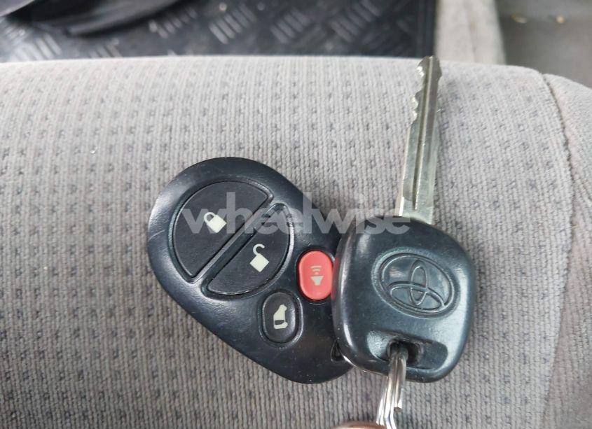 Photo 11 of 2004 Toyota Sienna LE (VIN 5TDBA23C54S006564)