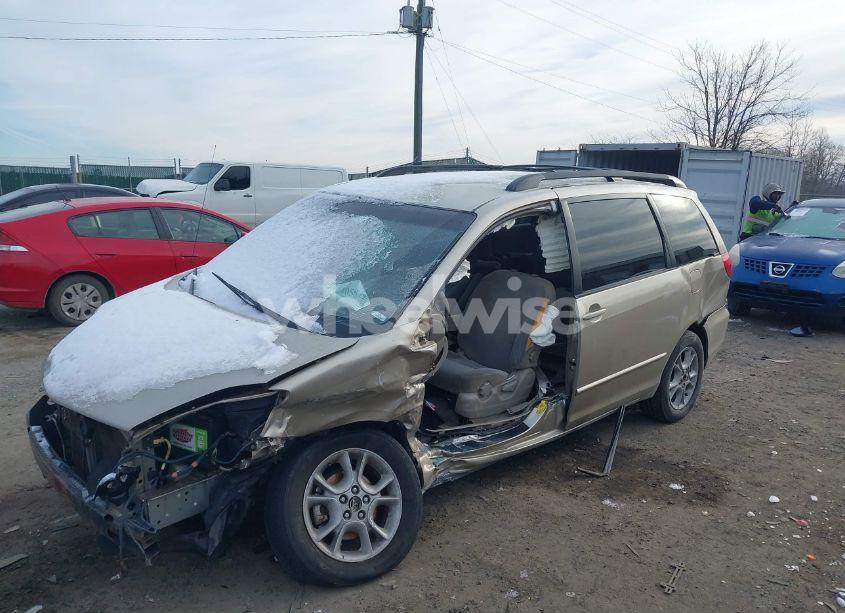 Photo 2 of 2004 Toyota Sienna LE (VIN 5TDBA23C54S006564)