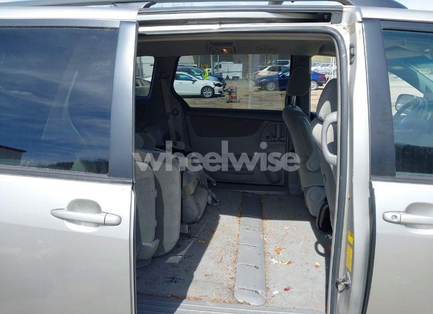 Photo 8 of 2004 Toyota Sienna LE (VIN 5TDBA23C54S023168)