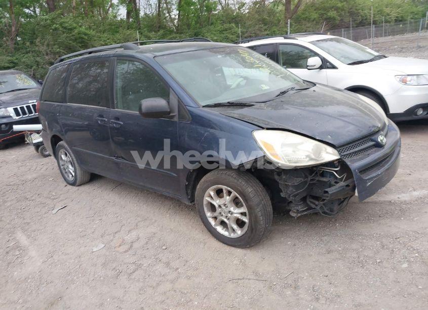 2005 Toyota Sienna LE (VIN 5TDBA23C55S038111) main photo