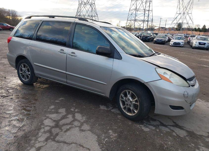 2006 Toyota Sienna LE (VIN 5TDBA23C56S074771) main photo