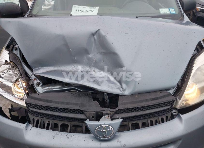 Photo 10 of 2004 Toyota Sienna LE (VIN 5TDBA23C64S009828)