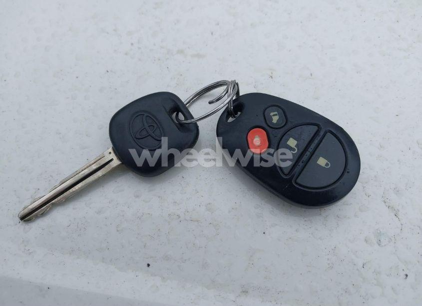 Photo 11 of 2004 Toyota Sienna LE (VIN 5TDBA23C64S009828)