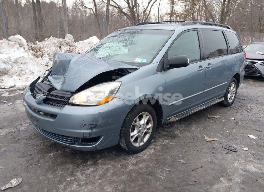 Photo 2 of 2004 Toyota Sienna LE (VIN 5TDBA23C64S009828)