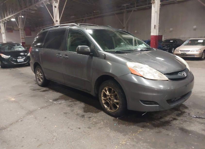 2006 Toyota Sienna LE (VIN 5TDBA23C66S070647) main photo