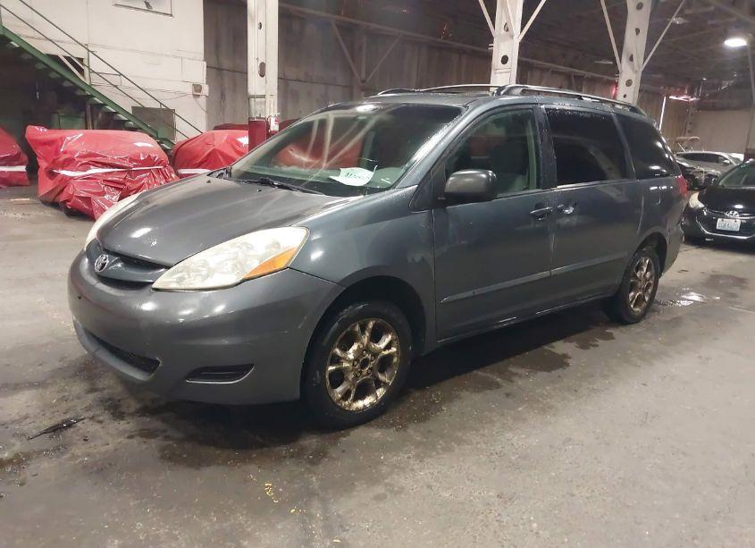 Photo 2 of 2006 Toyota Sienna LE (VIN 5TDBA23C66S070647)