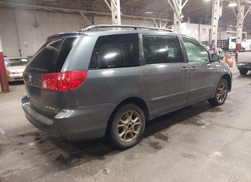Photo 4 of 2006 Toyota Sienna LE (VIN 5TDBA23C66S070647)