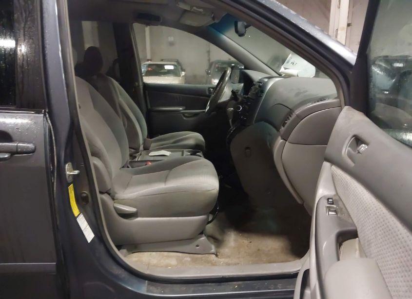 Photo 5 of 2006 Toyota Sienna LE (VIN 5TDBA23C66S070647)