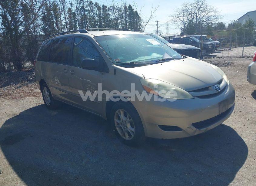 2006 Toyota Sienna LE (VIN 5TDBA23C66S071703) main photo