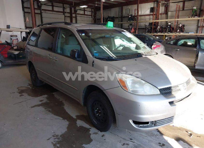 2004 Toyota Sienna LE (VIN 5TDBA23C84S004713) main photo