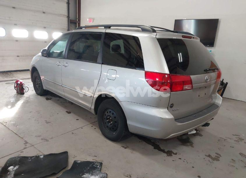 Photo 3 of 2004 Toyota Sienna LE (VIN 5TDBA23C84S004713)