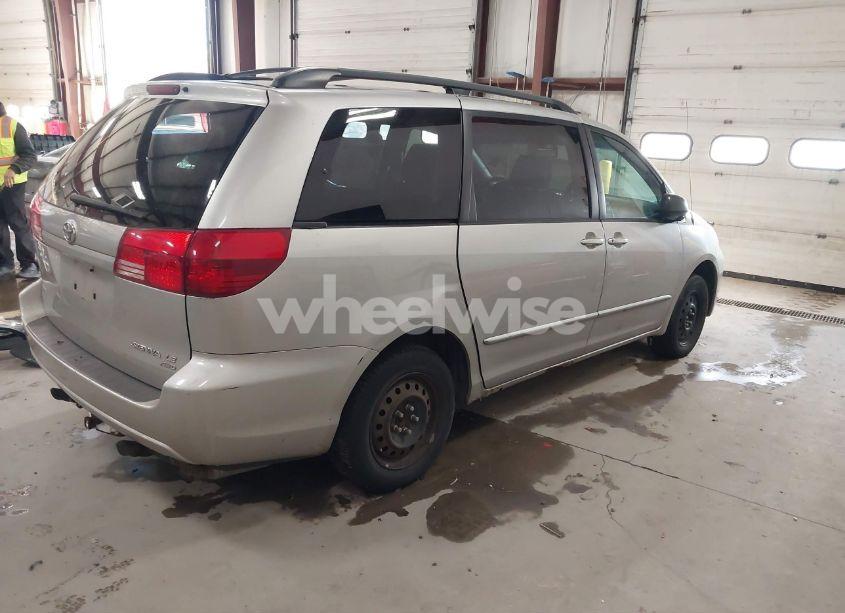 Photo 4 of 2004 Toyota Sienna LE (VIN 5TDBA23C84S004713)