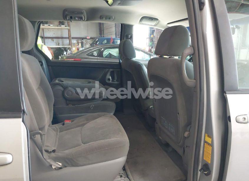 Photo 8 of 2004 Toyota Sienna LE (VIN 5TDBA23C84S004713)