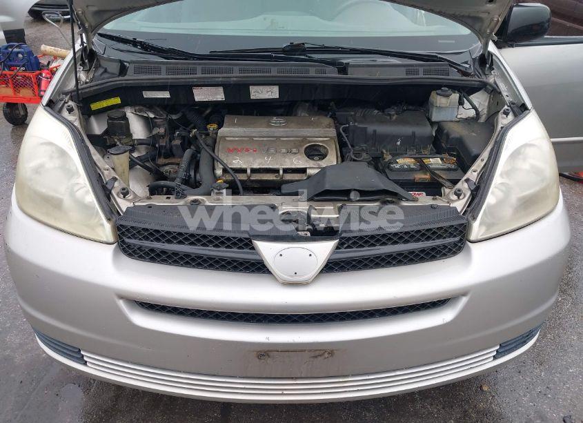 Photo 10 of 2004 Toyota Sienna LE (VIN 5TDBA23C84S007756)