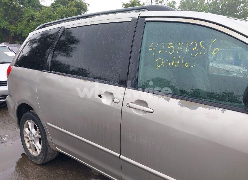 Photo 15 of 2004 Toyota Sienna LE (VIN 5TDBA23C84S007756)