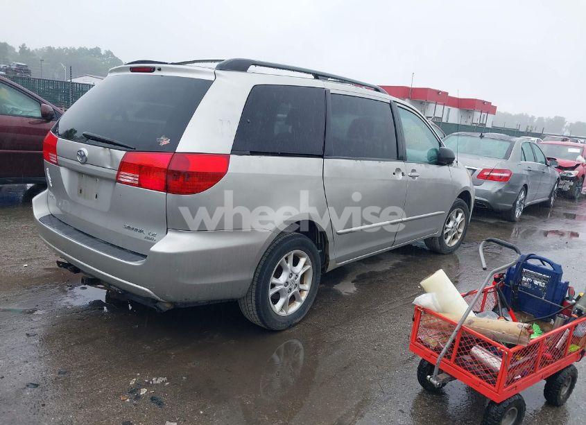 Photo 4 of 2004 Toyota Sienna LE (VIN 5TDBA23C84S007756)