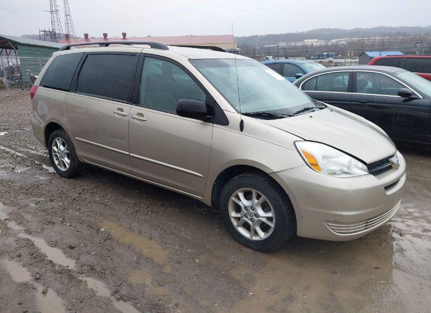 2004 Toyota Sienna LE (VIN 5TDBA23C84S028638) main photo
