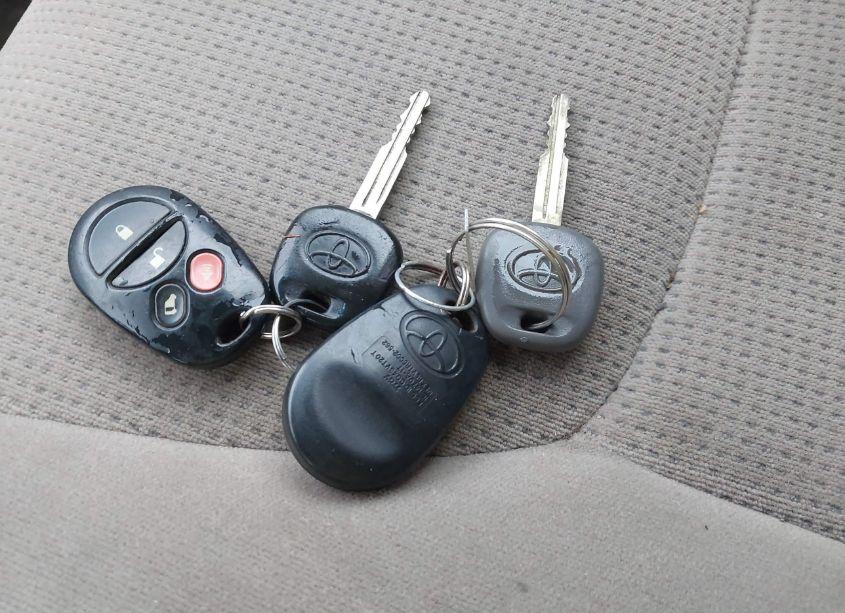 Photo 11 of 2004 Toyota Sienna LE (VIN 5TDBA23C84S028638)