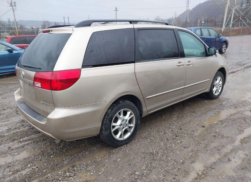 Photo 4 of 2004 Toyota Sienna LE (VIN 5TDBA23C84S028638)