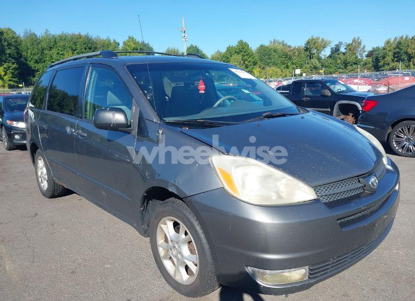2005 Toyota Sienna LE (VIN 5TDBA23C85S036207) main photo