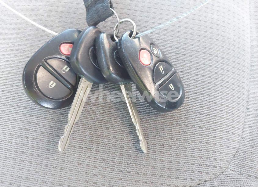Photo 11 of 2005 Toyota Sienna LE (VIN 5TDBA23C85S041021)