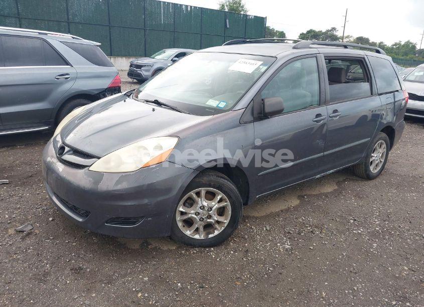 Photo 2 of 2006 Toyota Sienna LE (VIN 5TDBA23C86S072268)