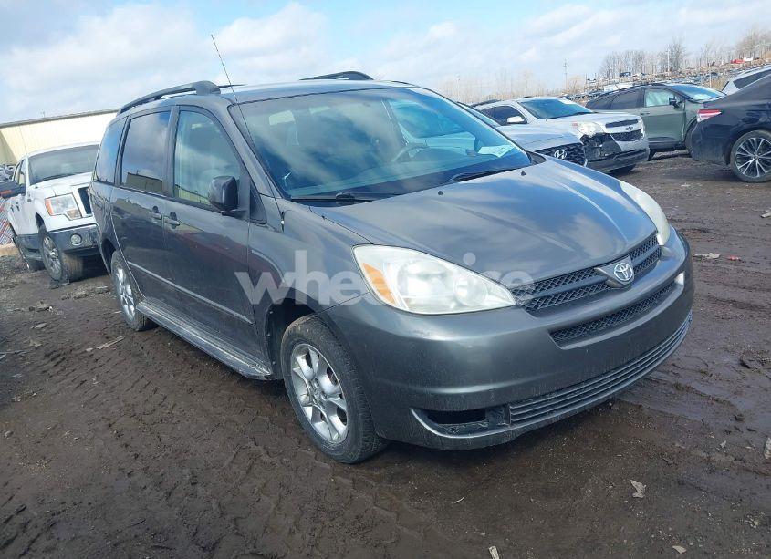 2004 Toyota Sienna LE (VIN 5TDBA23C94S023108) main photo