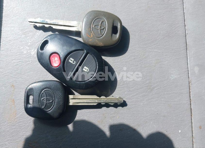 Photo 11 of 2004 Toyota Sienna LE (VIN 5TDBA23C94S023108)